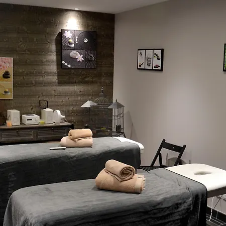 Blanc Hotel Marigny-Saint-Marcel