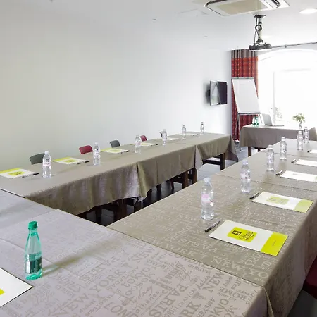 Hotel Blanc Marigny-Saint-Marcel